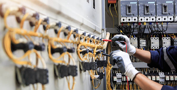 Professional Electrician technician working in Janesville, IA
